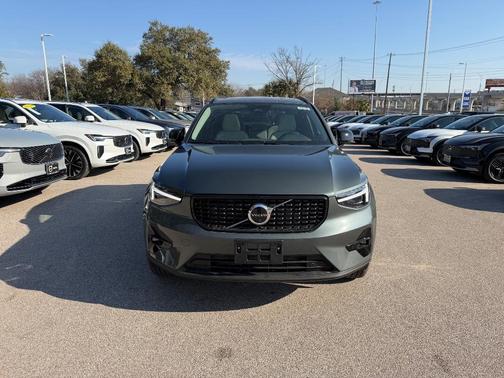 2026 Volvo XC40 B5 Ultra