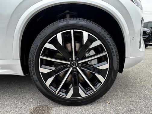 2025 Volvo XC90 Plug-In Hybrid T8 Plus 7-Seater
