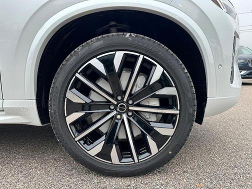 2025 Volvo XC90 B6 Plus 7-Seater