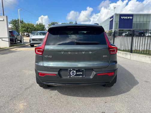 2026 Volvo XC40 B5 ULTRA