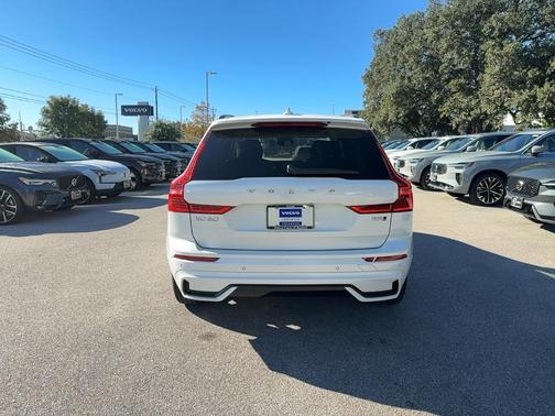 2025 Volvo XC60 B5 Plus