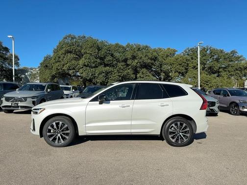 2025 Volvo XC60 B5 Plus