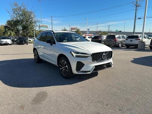 2025 Volvo XC60 B5 Plus