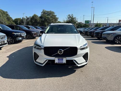 2024 Volvo XC60 B5 Plus Dark Theme