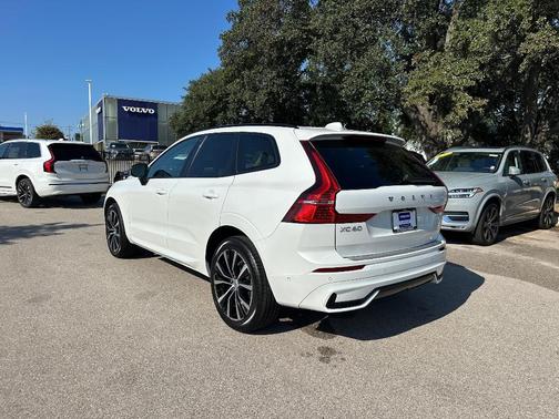 2024 Volvo XC60 B5 Plus Dark Theme