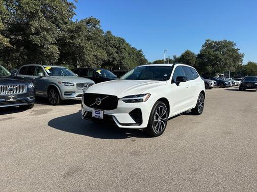 2024 Volvo XC60 B5 Plus Dark Theme