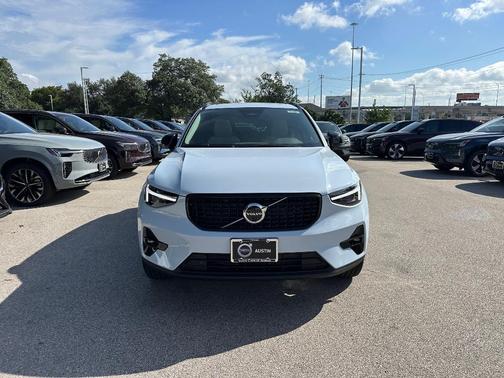 2026 Volvo XC40 B4 Plus