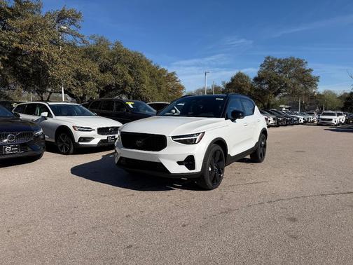 2026 Volvo XC40 B5 Ultra Black Edition