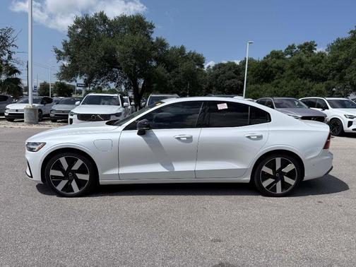 Crystal White 2024 Volvo S60 Recharge Plug-In Hybrid T8 Plus Dark Theme