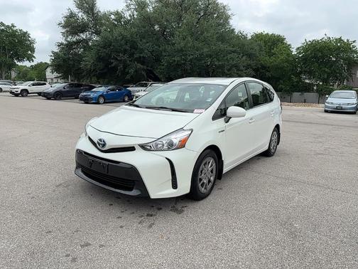 2017 Toyota Prius v Five