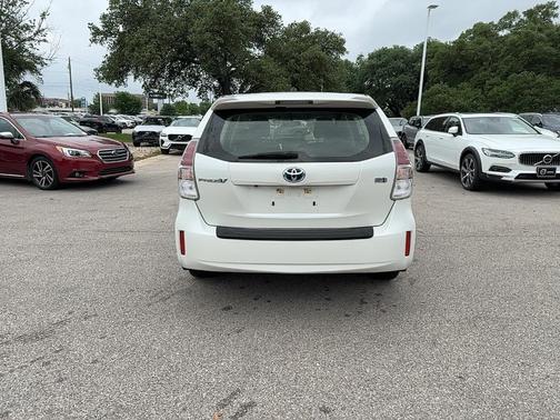 2017 Toyota Prius v Five