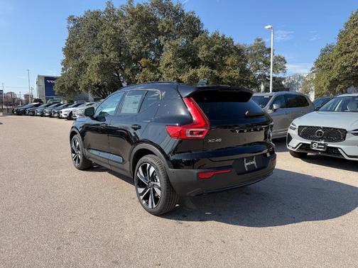 2026 Volvo XC40 B5 Ultra