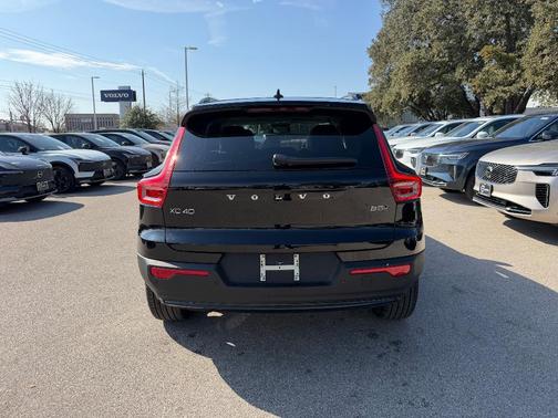 2026 Volvo XC40 B5 Ultra