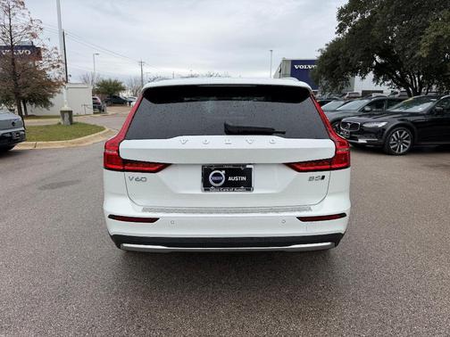 2026 Volvo V60 Cross Country B5 Plus