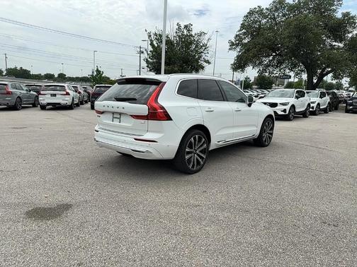 2023 Volvo XC60 Recharge Plug-In Hybrid T8 Ultimate Bright Theme