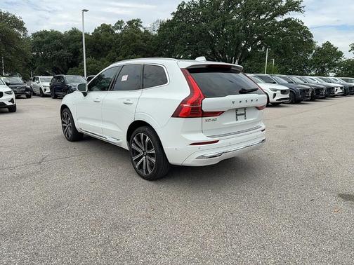 2023 Volvo XC60 Recharge Plug-In Hybrid T8 Ultimate Bright Theme