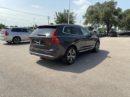 2023 Volvo XC60 B5 Ultimate Bright Theme