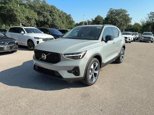 2026 Volvo XC40 B5 Plus