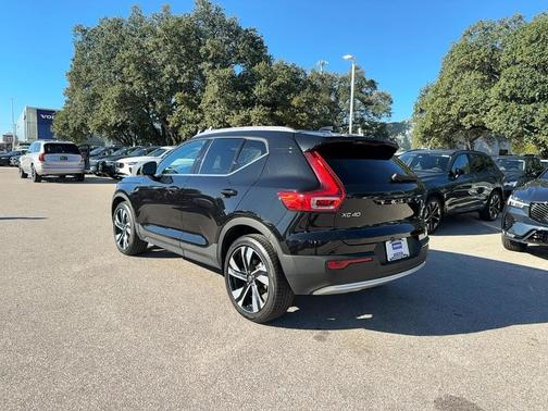 2025 Volvo XC40 B5 Plus Bright Theme