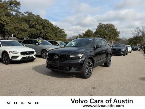 2026 Volvo XC40 B5 Plus