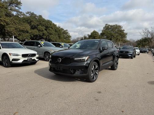 2026 Volvo XC40 B5 Plus