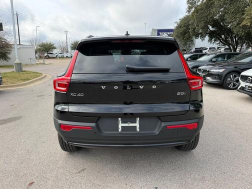 2026 Volvo XC40 B5 Plus