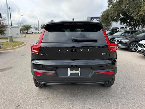 2026 Volvo XC40 B5 Plus