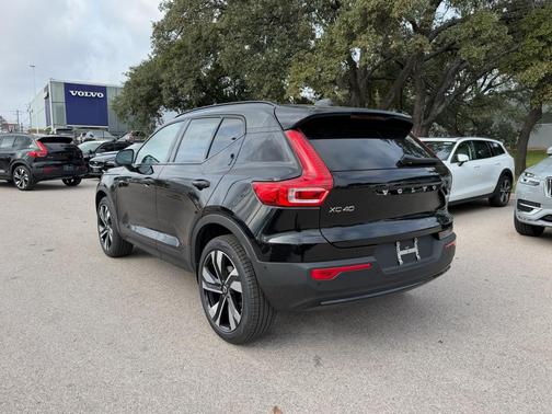 2026 Volvo XC40 B5 Plus
