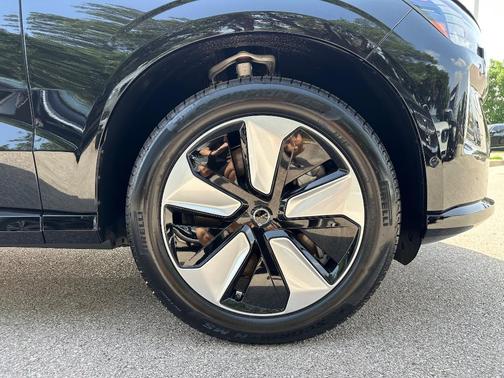2025 Volvo EX90 Twin Motor Plus