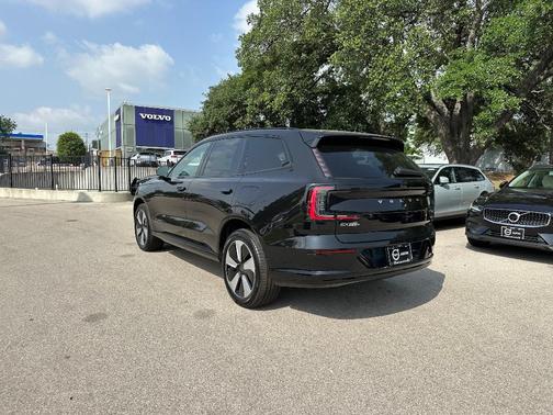 2025 Volvo EX90 Twin Motor Plus