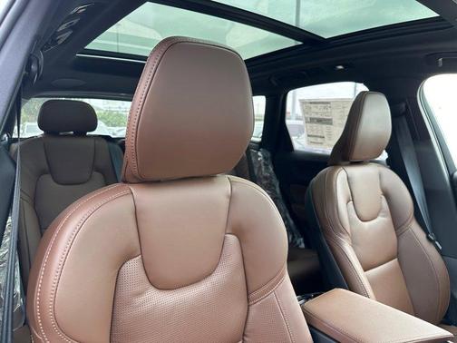 2025 Volvo XC60 B5 Ultra