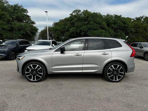 2025 Volvo XC60 B5 Ultra