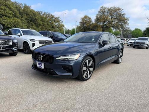 2024 Volvo S60 Recharge Plug-In Hybrid T8 Plus Dark Theme