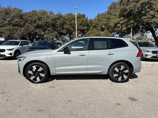 2025 Volvo XC60 Plug-In Hybrid T8 Plus