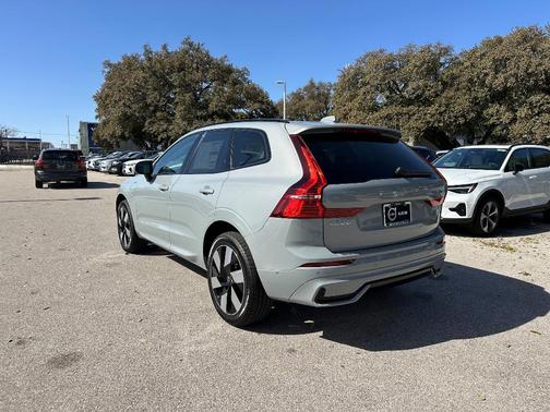 2025 Volvo XC60 Plug-In Hybrid T8 Plus
