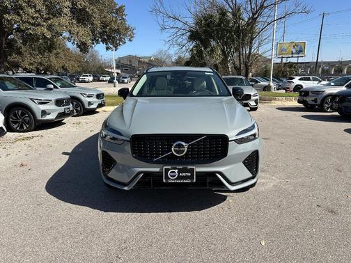 2025 Volvo XC60 Plug-In Hybrid T8 Plus