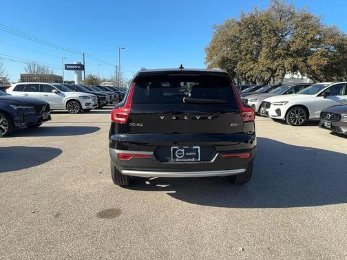 2025 Volvo XC40 B5 Core Bright Theme