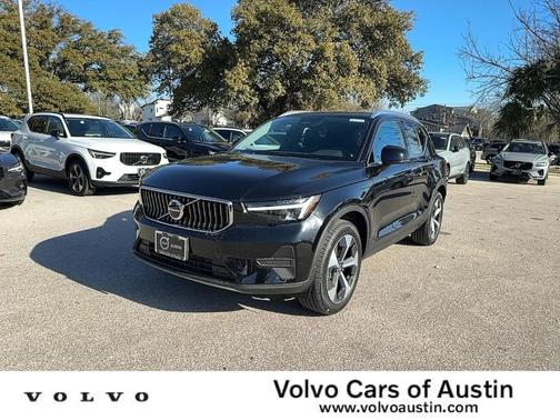 2025 Volvo XC40 B5 Core Bright Theme
