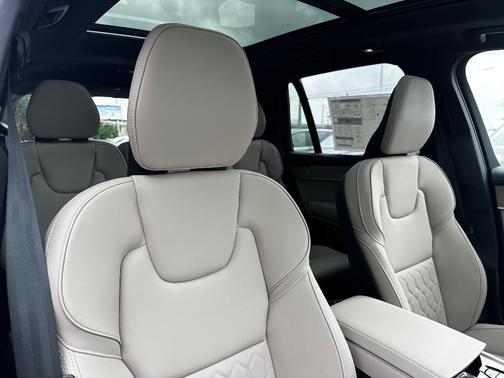 2025 Volvo XC90 Plug-In Hybrid T8 Plus 7-Seater