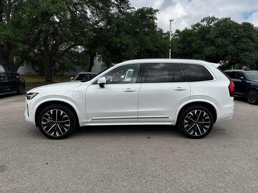2025 Volvo XC90 Plug-In Hybrid T8 Plus 7-Seater