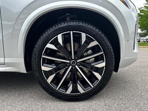 2025 Volvo XC90 Plug-In Hybrid T8 Plus 7-Seater
