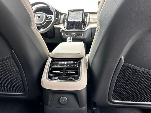 2025 Volvo XC90 Plug-In Hybrid T8 Plus 7-Seater