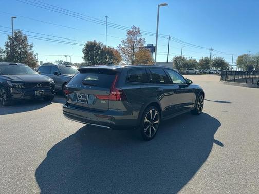 2026 Volvo V60 Cross Country B5 Plus