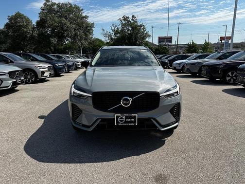 2025 Volvo XC60 B5 Plus
