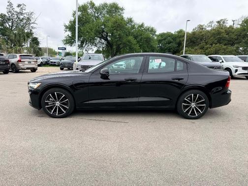 2025 Volvo S60 Plug-In Hybrid T8 Plus