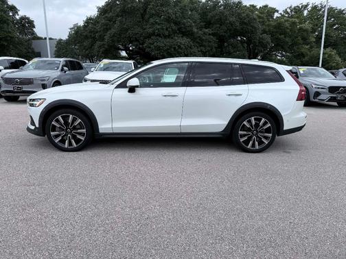 Crystal White 2020 Volvo V60 Cross Country T5