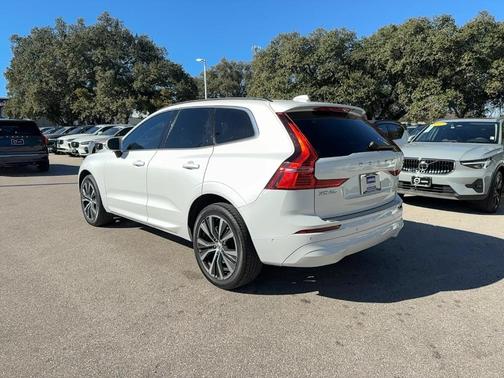 2022 Volvo XC60 B5 Momentum