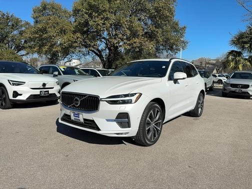 2022 Volvo XC60 B5 Momentum