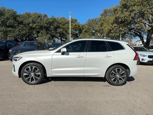 2022 Volvo XC60 B5 Momentum