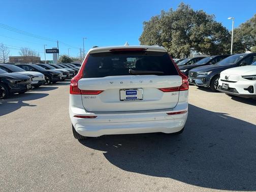 2022 Volvo XC60 B5 Momentum